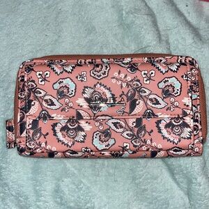 This Nautica Clutch is very cute for any day.